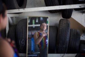 Mario baila bajo la lluvia,…