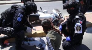 Unidad de Medicina TĂĄctica salva mĂĄs de mil vidas en Irapuato: policĂas que tambiĂŠn son paramĂŠdicos