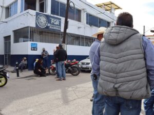 Campesinos enfrentan a la FGR con la frente en alto, tras denuncia de Ferromex: “No somos criminales, defendemos el campo”