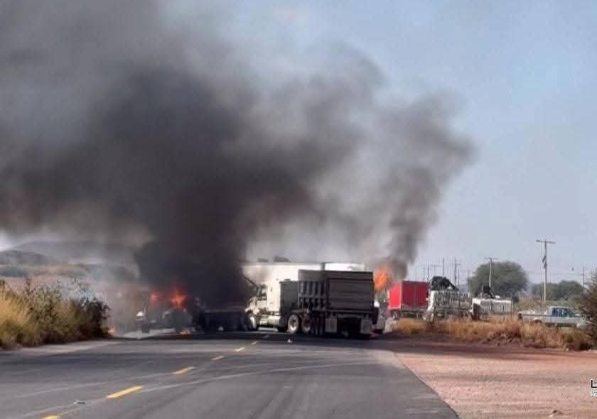 Terror en la frontera Guanajuato–Michoacán: queman vehículos y atacan a policías en Pénjamo