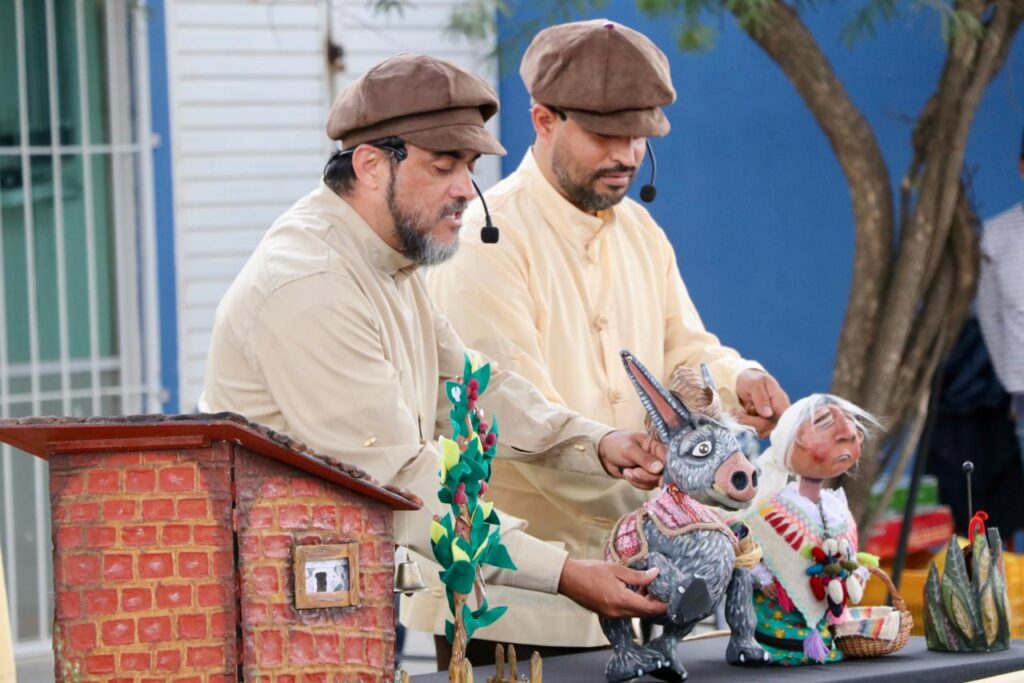 Festival de Títeres Bocón llena escenarios en Irapuato y enamora a más de mil familias