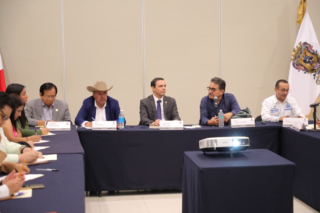 reunión con municipios para revisar dudas del acueducto de solís