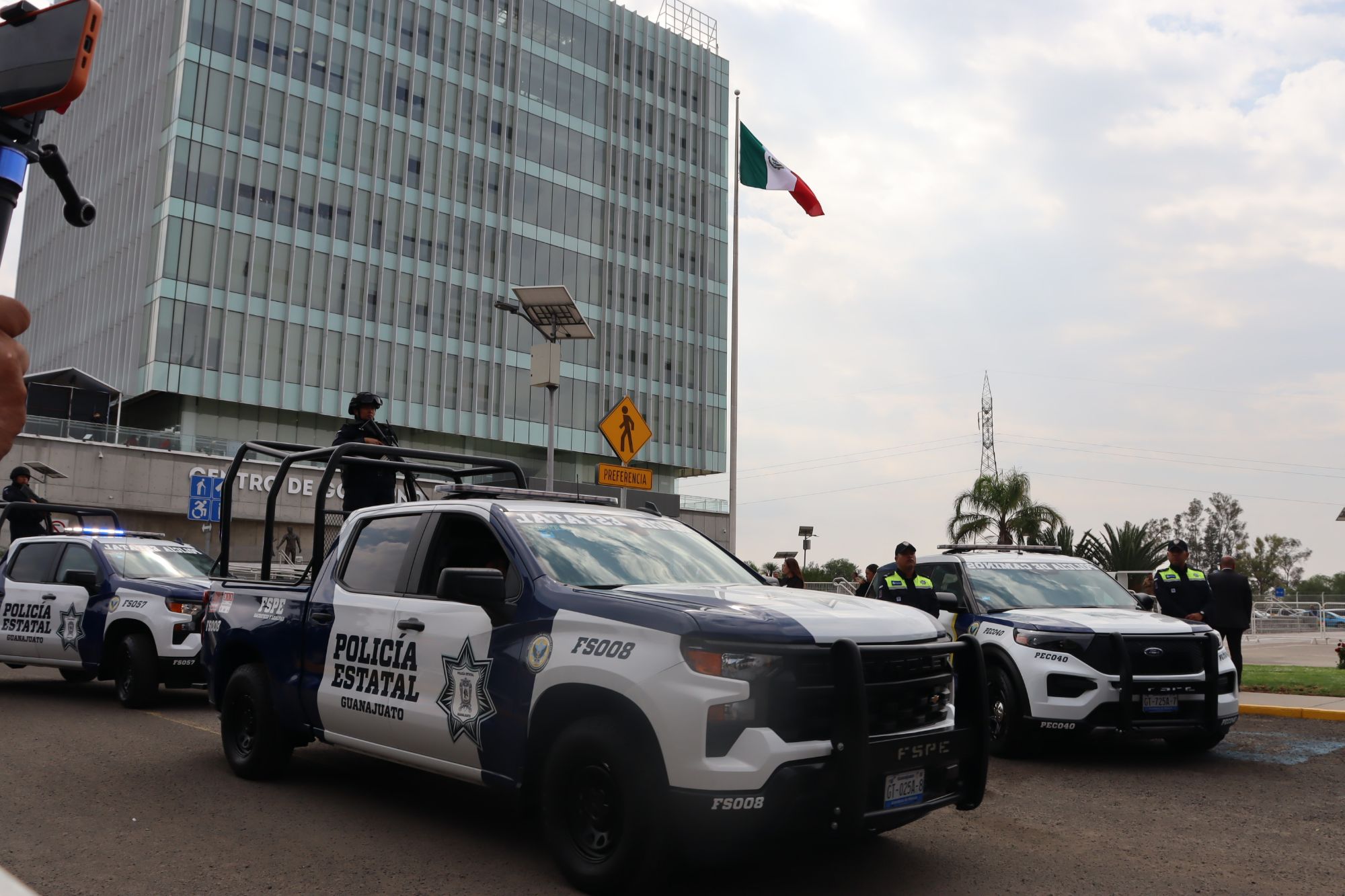 La seguridad no es negociable. Libia Dennise refuerza estrategia CONFÍA con renta de 162 patrullas para Guanajuato