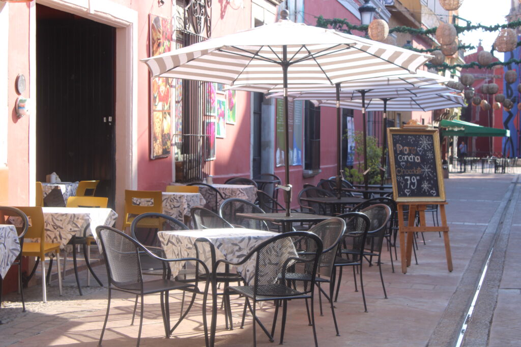 De madrugada y sin aviso: retiran estructuras a restaurantes de Berriozábal, en Irapuato