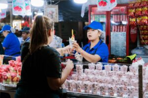 ¿Quieres vender en la Feria de las Fresas 2026? Esto cuesta un stand y así puedes tramitarlo