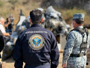 PolicĂas ligados al crimen irĂĄn a prisiĂłn en Guanajuato; secretario defiende estrategia de seguridad