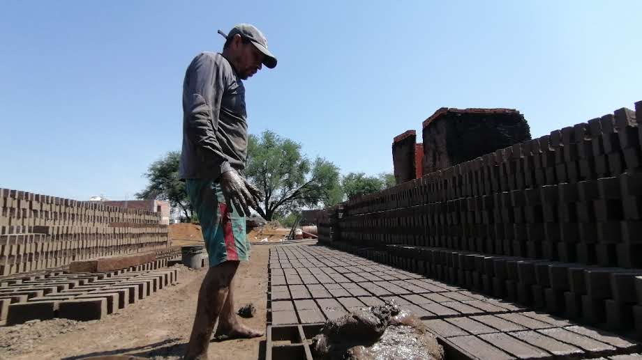 Gobierno estatal promete arrancar hornos ecológicos MK2 y apoyos laborales para ladrilleros de León