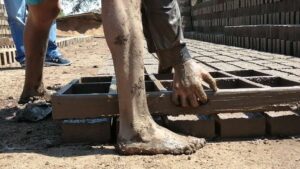 Gobierno estatal promete arrancar hornos ecológicos MK2 y apoyos laborales para ladrilleros de León