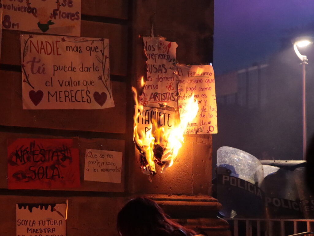 Marcha 8M: Gobierno de Irapuato garantiza seguridad a mujeres, pero blinda Presidencia Municipal