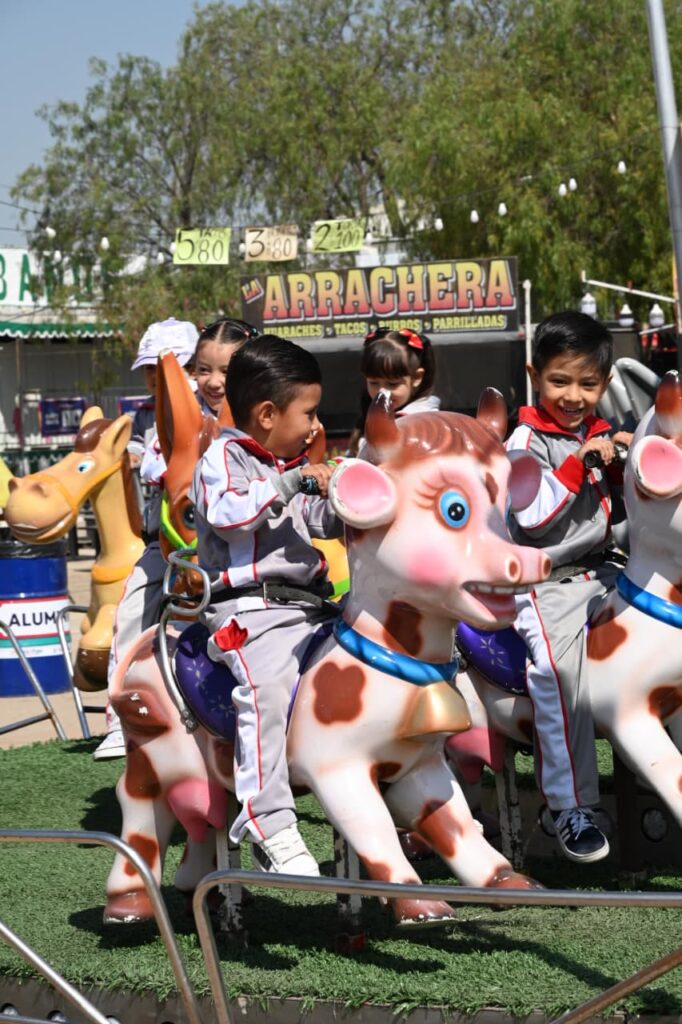 PRIMERA VEZ EN LA FERIA: NIÑAS Y NIÑOS DE IRAPUATO VIVEN UNA EXPERIENCIA ÚNICA E INCLUYENTE