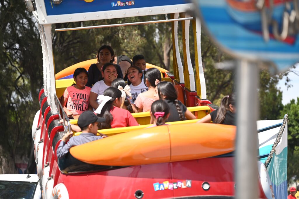 SAN ANTONIO CHICO SE LLENA DE FIESTA: LLEVAN EL AMBIETNE DE LA FERIA DE LAS FRESAS A COMUNIDADES RURALES