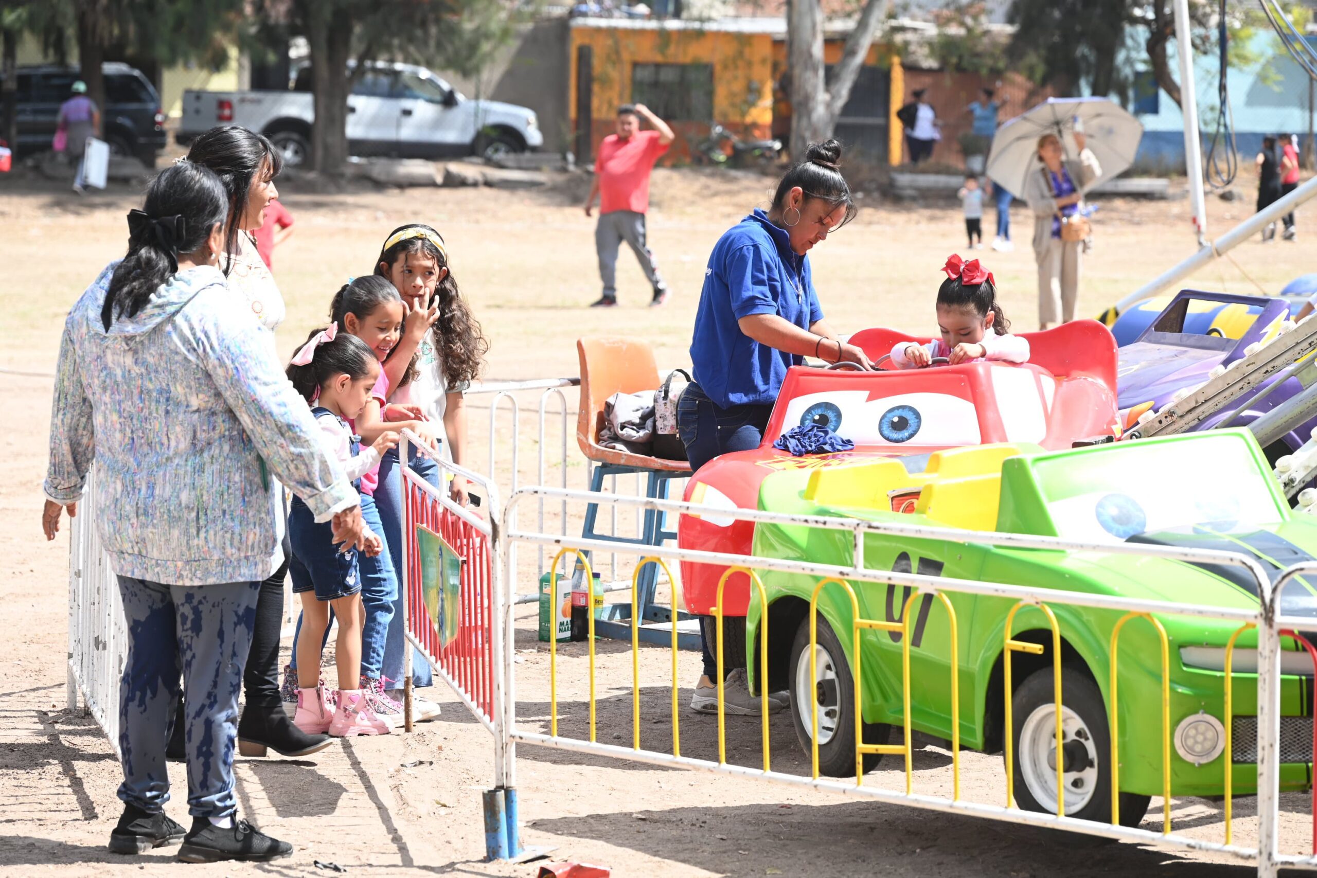 SAN ANTONIO CHICO SE LLENA DE FIESTA: LLEVAN EL AMBIETNE DE LA FERIA DE LAS FRESAS A COMUNIDADES RURALES