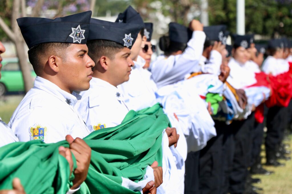 PROMUEVEN VALORES CÍVICOS E IDENTIDAD EN IZAMIENTO DE BANDERA MONUMENTAL