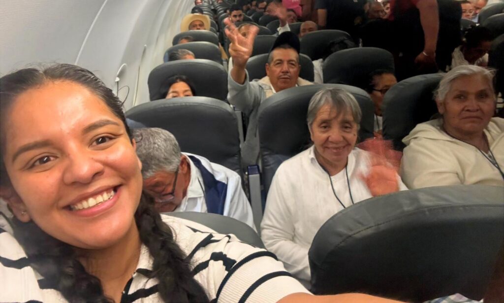 Después de años sin verse, adultos mayores de Guanajuato cruzan la frontera para reencontrarse con sus hijos