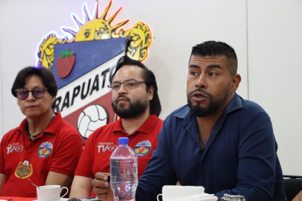 Aficionados, dueños de palcos y exdirectivos de la Trinca Fresera anunciaron movilizaciones y cierres viales ante el riesgo de que Irapuato se quede sin equipo en la Liga de Expansión por el conflicto entre Healthy People y el Club Deportivo Irapuato.