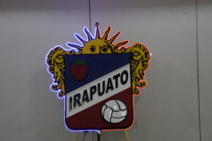 Aficionados, dueños de palcos y exdirectivos de la Trinca Fresera anunciaron movilizaciones y cierres viales ante el riesgo de que Irapuato se quede sin equipo en la Liga de Expansión por el conflicto entre Healthy People y el Club Deportivo Irapuato.