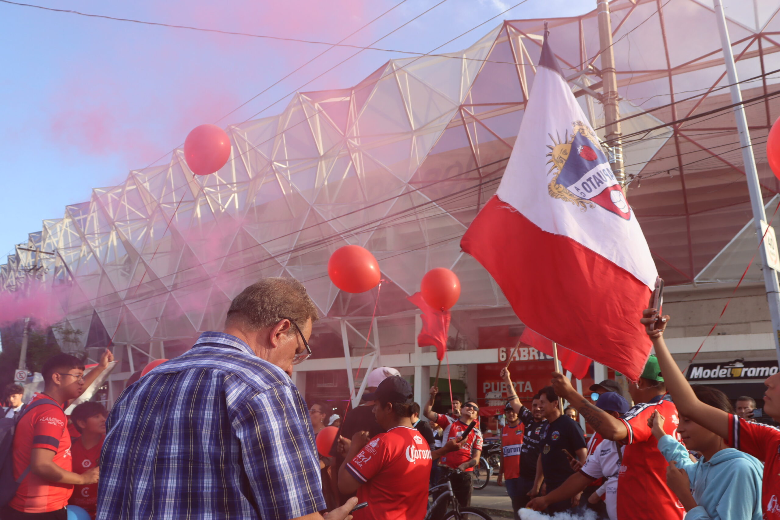 Libia promete futbol en Irapuato, mientras Club rechaza firmar acuerdos