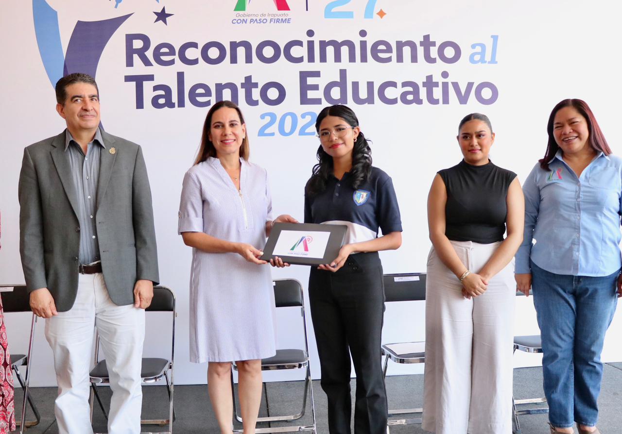 IMPULSAN TALENTO DE JUVENTUDES IRAPUATENSES CON ENTREGA DE EQUIPOS TECNOLÓGICOS  