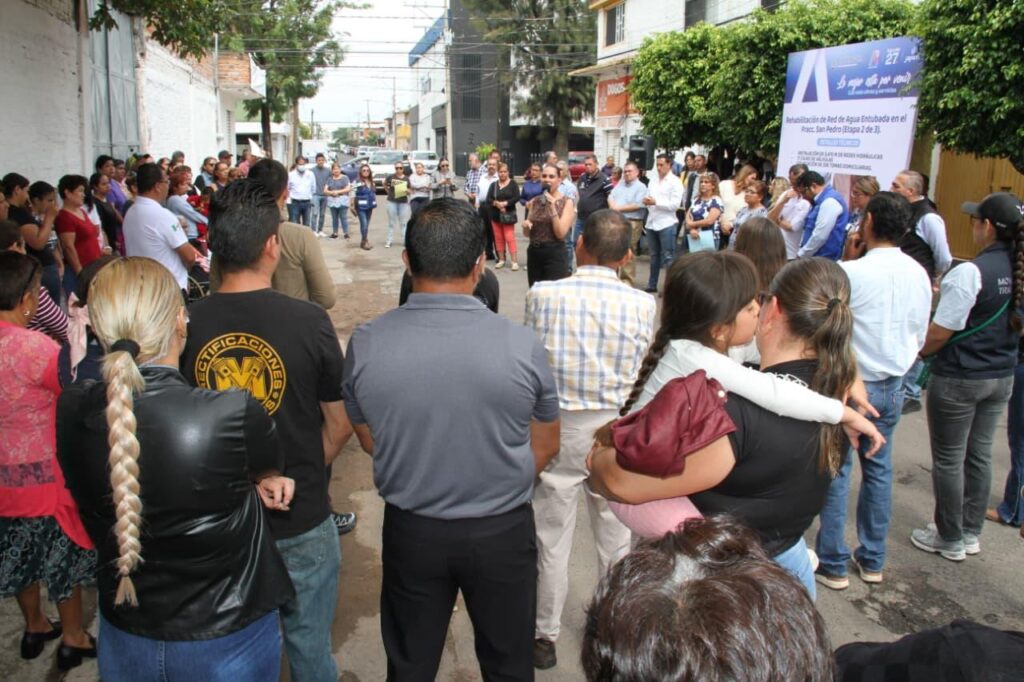 “Tenemos que garantizar un servicio óptimo. Sabemos que la infraestructura hídrica en nuestra ciudad, en muchos casos, ya está obsoleta y requiere inversiones importantes para su renovación. Hoy celebramos que esta colonia cuente con una infraestructura renovada que se verá reflejada en un mejor servicio para las familias”, expresó.