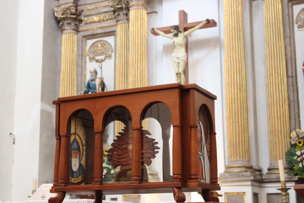 Las reliquias y el aceite 'milagroso' de San Chárbel llegaron a Irapuato