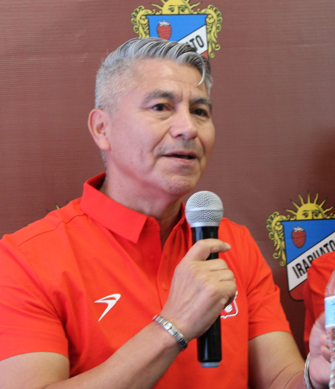  “HA DIRIGIDO EQUIPOS, HA FORMADO GENERACIONES” ENRIQUE “QUIQUE” CONTRERAS | DIRECTOR DEPORTIVO