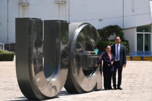 RECONOCE GOBIERNO DE IRAPUATO 75 AÑOS DE TRAYECTORIA DE LA ESCUELA PREPARATORIA OFICIAL