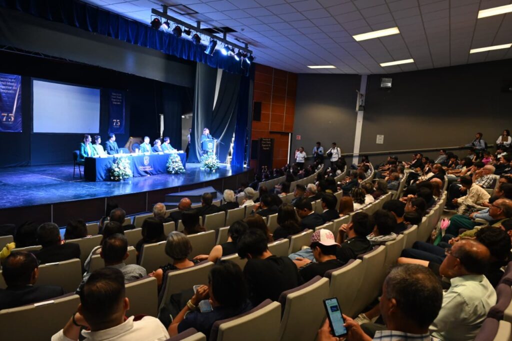 RECONOCE GOBIERNO DE IRAPUATO 75 AÑOS DE TRAYECTORIA DE LA ESCUELA PREPARATORIA OFICIAL
