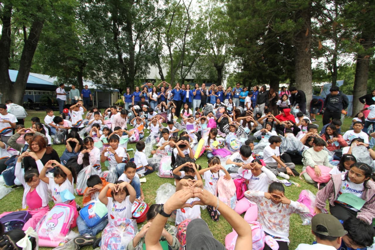 DIF Irapuato entrega 400 mochilas con útiles escolares a niñas y niños