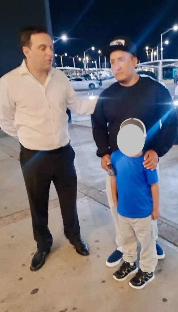 Liam y su papá regresan a Guanajuato tras ser deportados de Texas