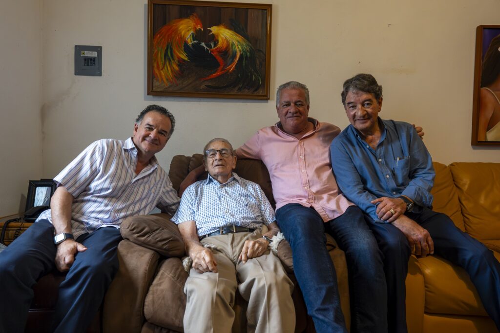 El primer cardiólogo de León comparte, a sus 102 años, la receta que ha guiado toda su vida