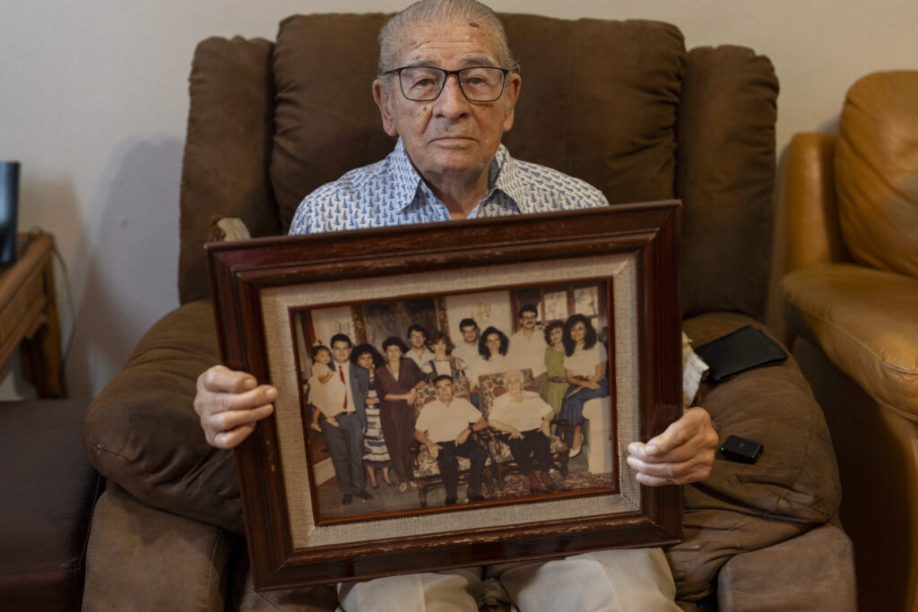 El primer cardiólogo de León comparte, a sus 102 años, la receta que ha guiado toda su vida