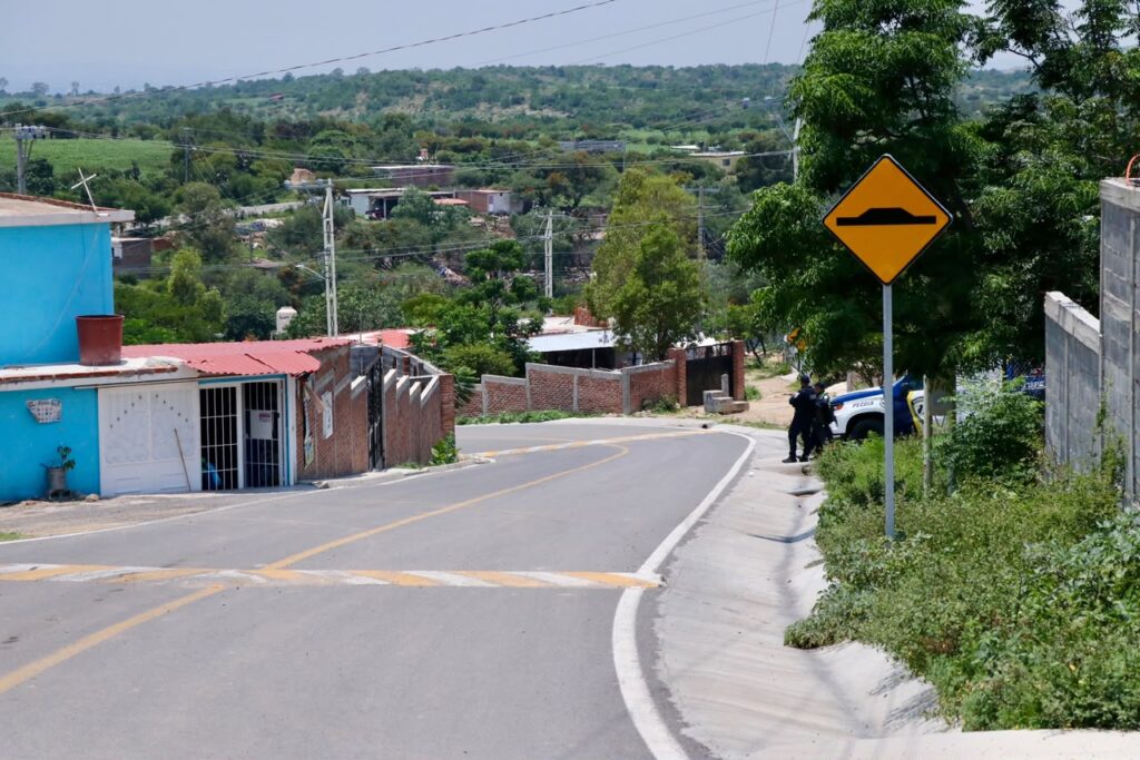 Tras años de espera, Santa Rosa de Temascatío tiene un camino que conecta escuelas y comunidades
