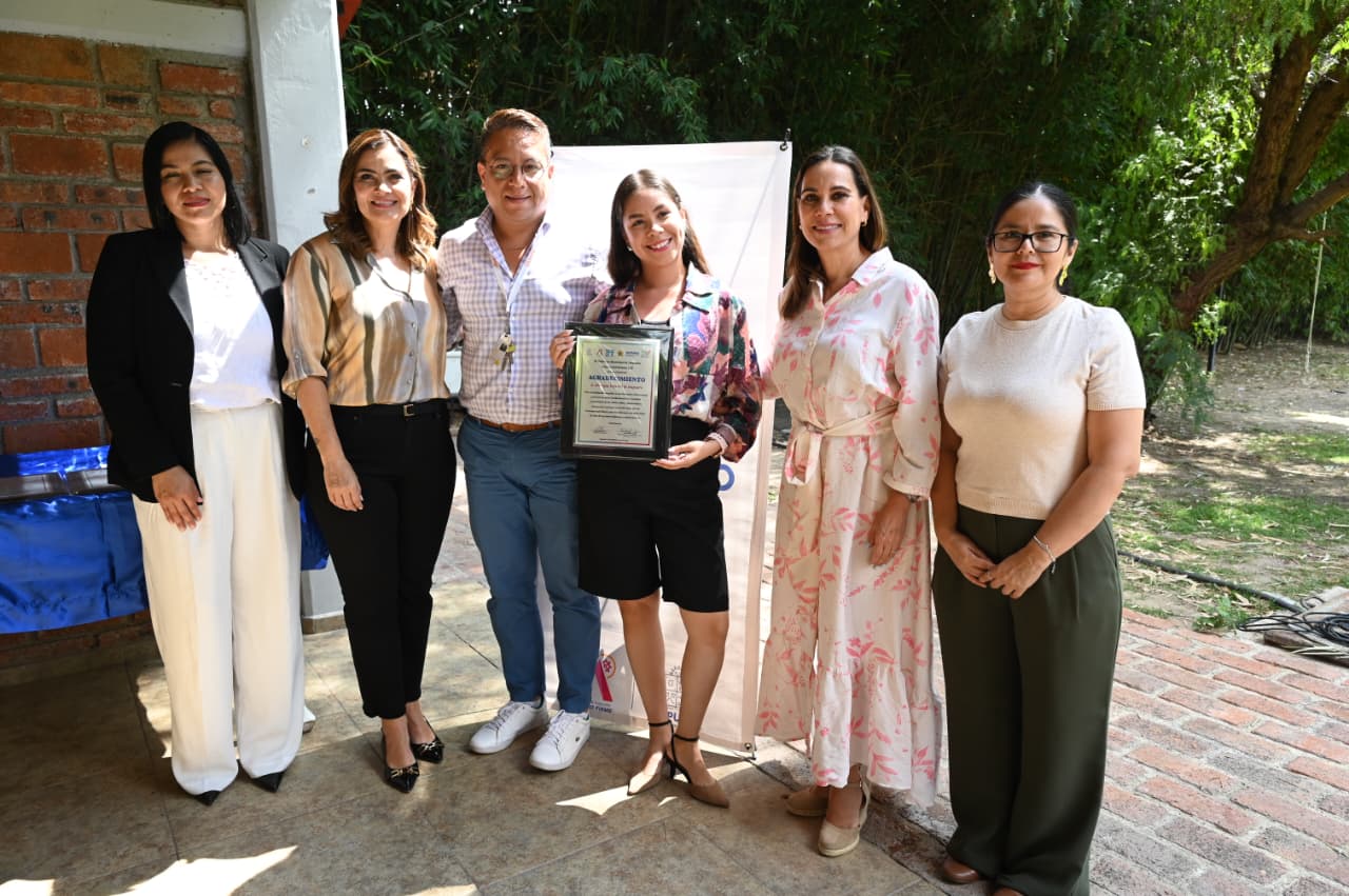 Lorena Alfaro reconoce a siete Centros de Asistencia Social de Irapuato