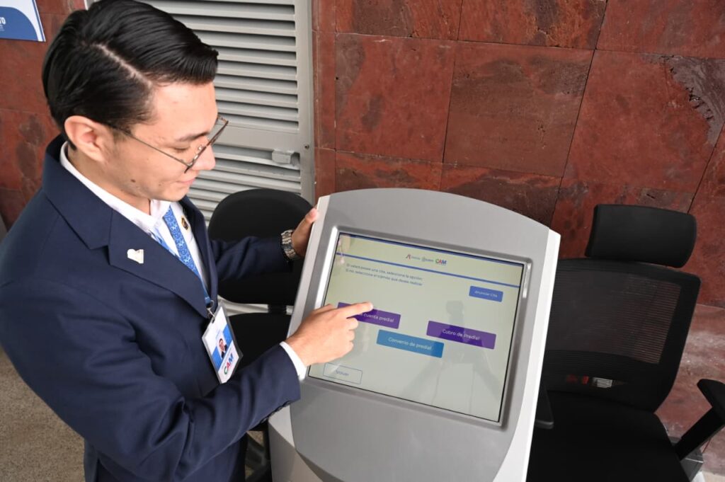 El Gobierno Municipal presentó “Tu Espacio Digital”, una plataforma donde puedes consultar y realizar trámites, pagos y servicios desde tu celular o computadora, las 24 horas.Además, el Expediente Único Ciudadano permitirá guardar tus documentos una sola vez para reutilizarlos en futuros trámites y evitar entregar la misma papelería una y otra vez.👉 Conoce la plataforma: tuespaciodigital.irapuato.gob.mx#Irapuato #TuEspacioDigital #Trámites #GobiernoDigital