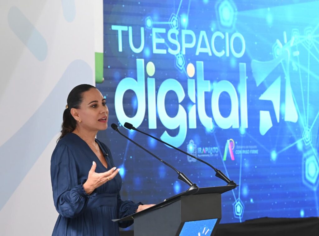 El Gobierno Municipal presentó “Tu Espacio Digital”, una plataforma donde puedes consultar y realizar trámites, pagos y servicios desde tu celular o computadora, las 24 horas.Además, el Expediente Único Ciudadano permitirá guardar tus documentos una sola vez para reutilizarlos en futuros trámites y evitar entregar la misma papelería una y otra vez.👉 Conoce la plataforma: tuespaciodigital.irapuato.gob.mx#Irapuato #TuEspacioDigital #Trámites #GobiernoDigital
