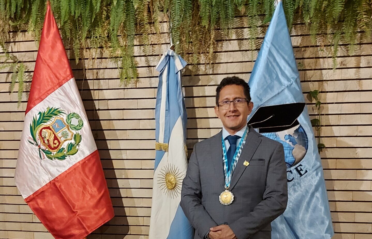 Investigador de la Universidad de Guanajuato recibe Doctor Honoris Causa en Argentina