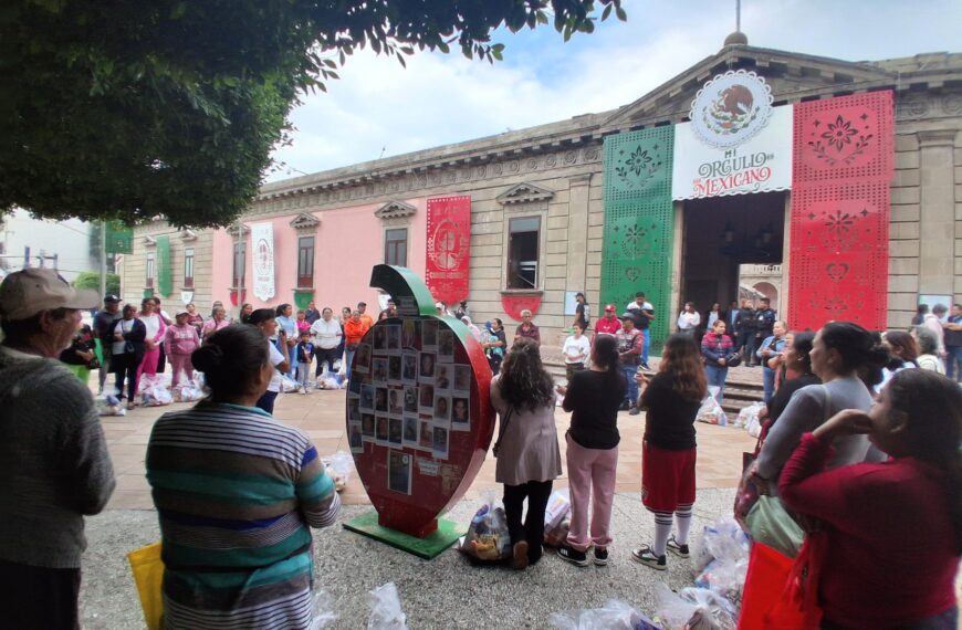 "No vamos a esconder a nuestros desaparecidos", Fresa de la Esperanza se queda frente a la Presidencia de Irapuato