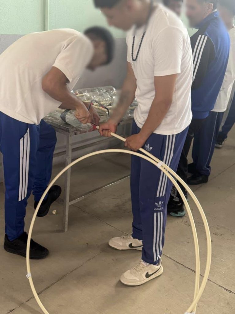 Adolescentes en internamiento convierten la basura en proyectos ganadores