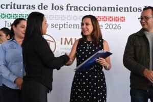 Entregan 116 escrituras a familias de seis fraccionamientos de Irapuato