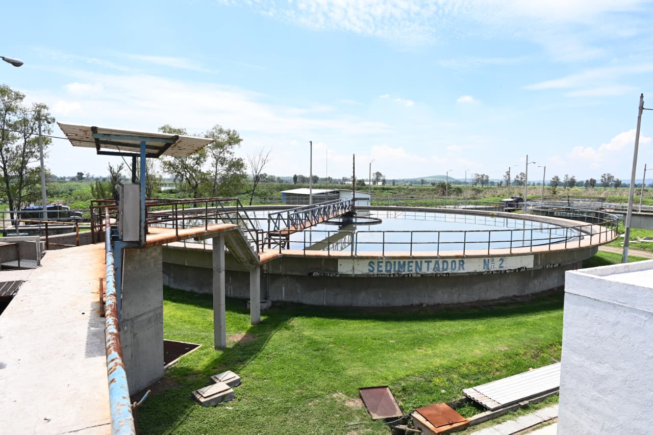 La estrategia de Japami para el agua en Irapuato incorpora un catastro digital de la infraestructura, monitoreo remoto y 99% de cobertura de micromedición; el organismo también proyecta obras y sistemas de aprovechamiento del recurso con una visión de largo plazo.