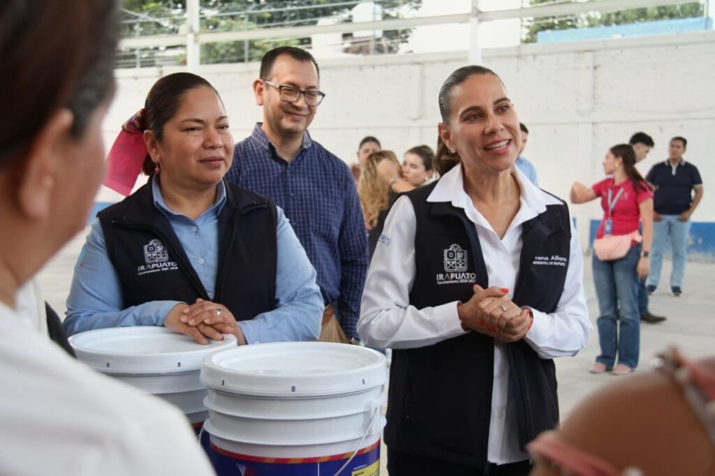 Presidenta en tu Escuela: entregan impermeabilizante a secundaria de Irapuato