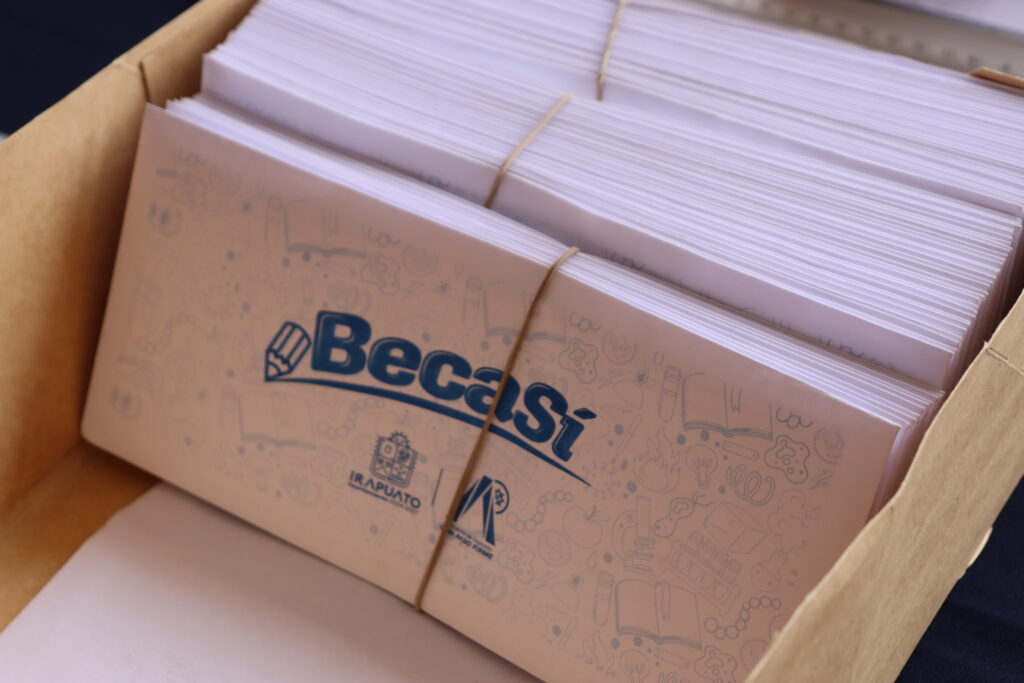 Beca Sí entrega 400 apoyos a estudiantes de preparatoria y universidad en Irapuato