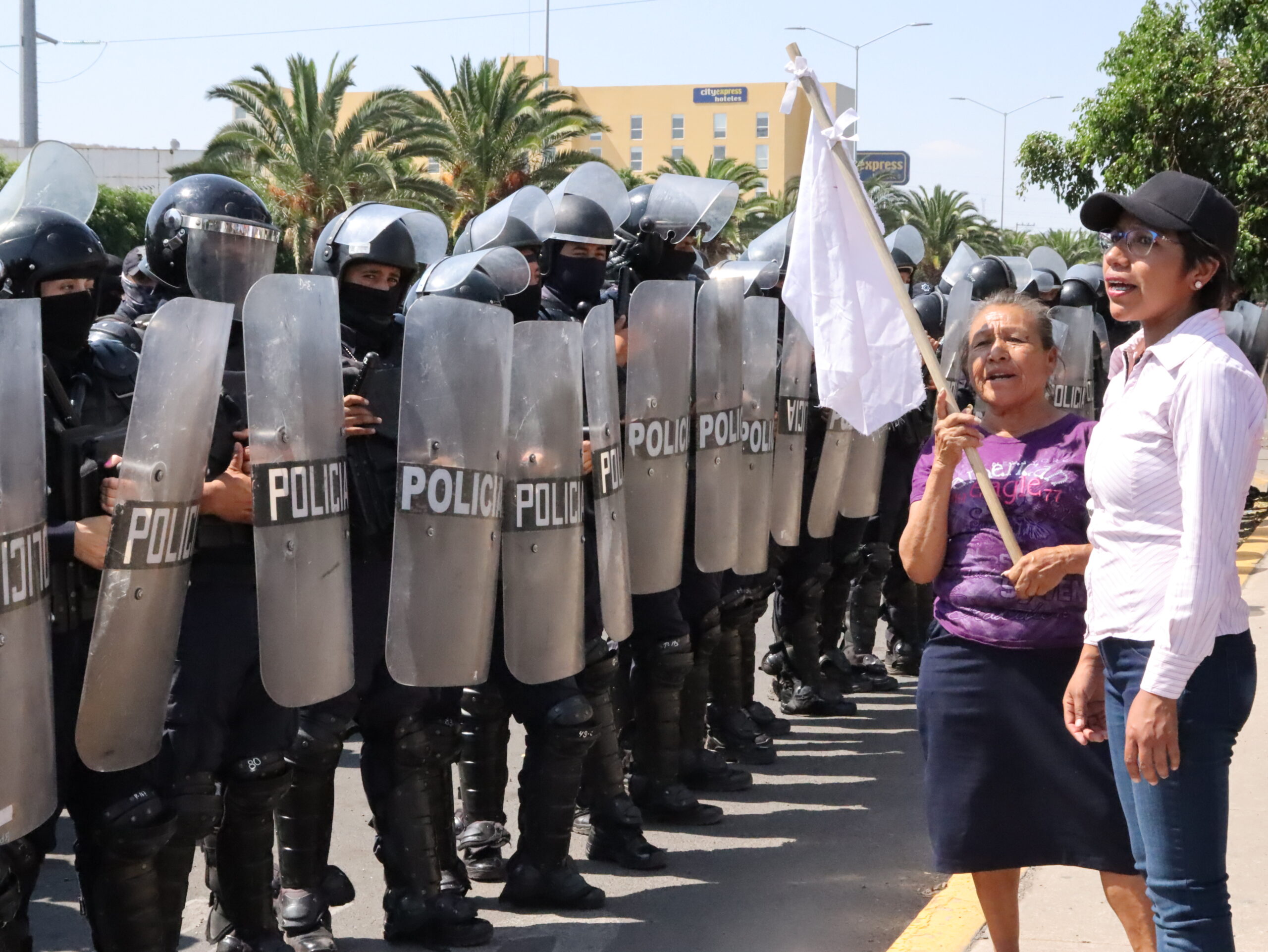 “Sí se pudo”, movimiento de Cecilia Coronilla firma escrituras de la Alfredo V. Bonfil en Irapuato