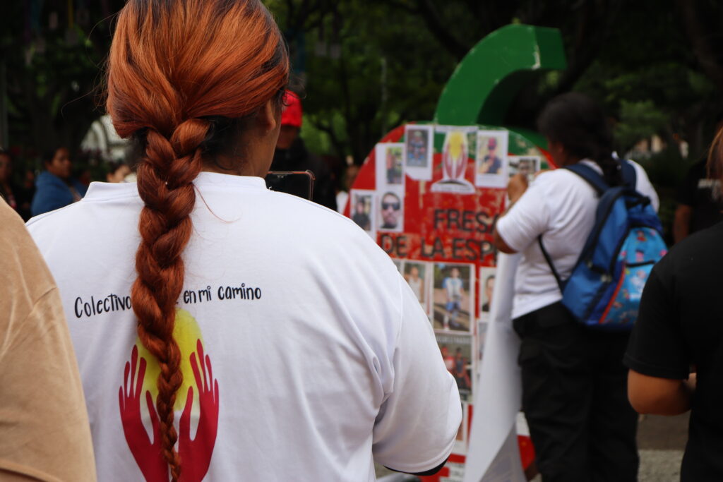 "No vamos a esconder a nuestros desaparecidos", Fresa de la Esperanza se queda frente a la Presidencia de Irapuato